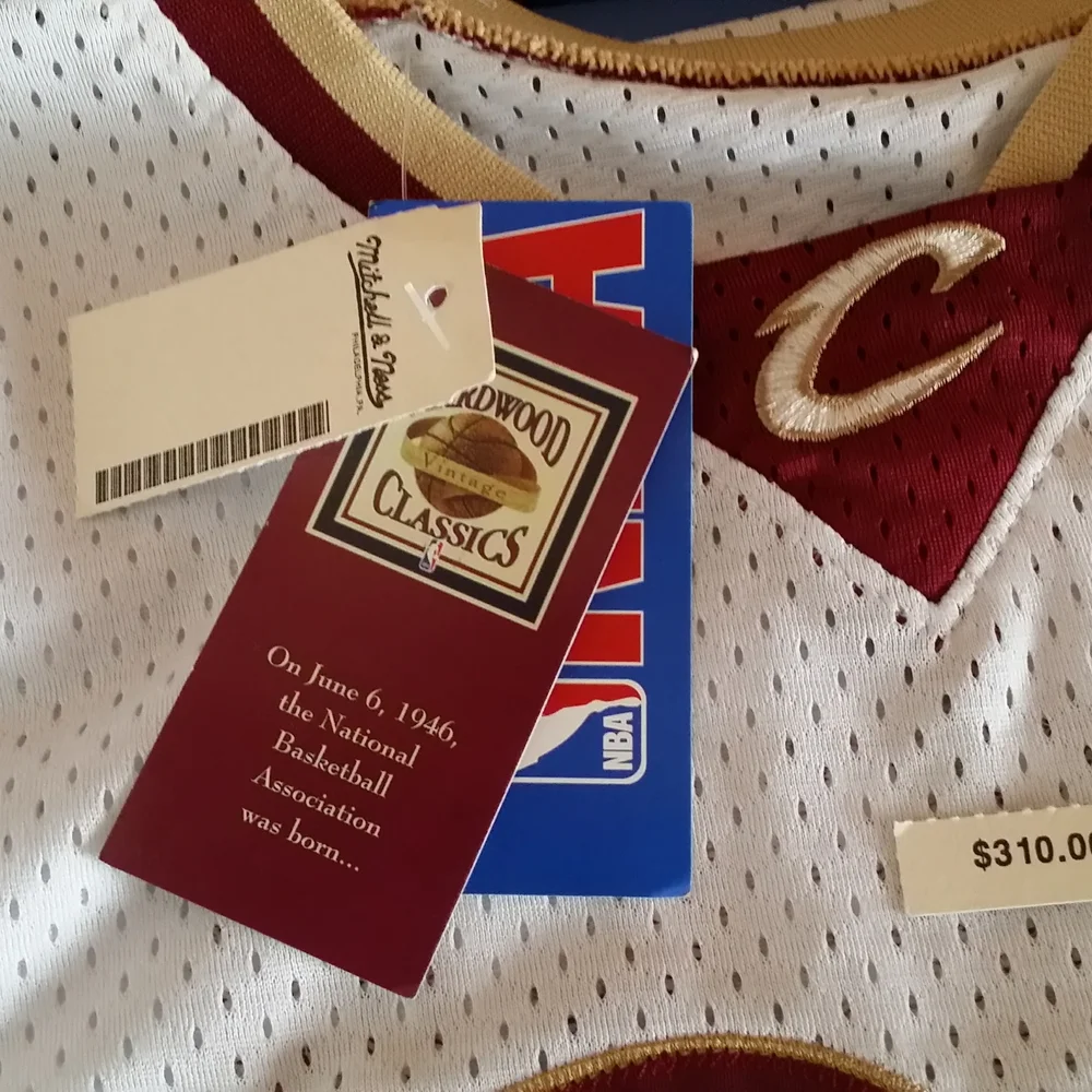 Mitchell & Ness White and Maroon Lebron James Rookie Cavaliers Jersey - Picture 9 of 16